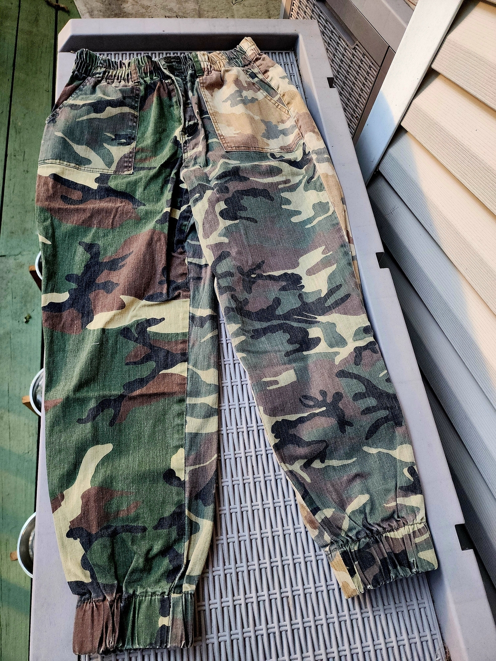 Madden Girl Green & Brown Camo Jogger Pants